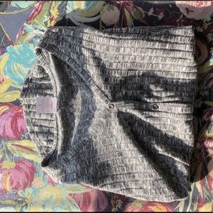 Never worn gray sleeves top!